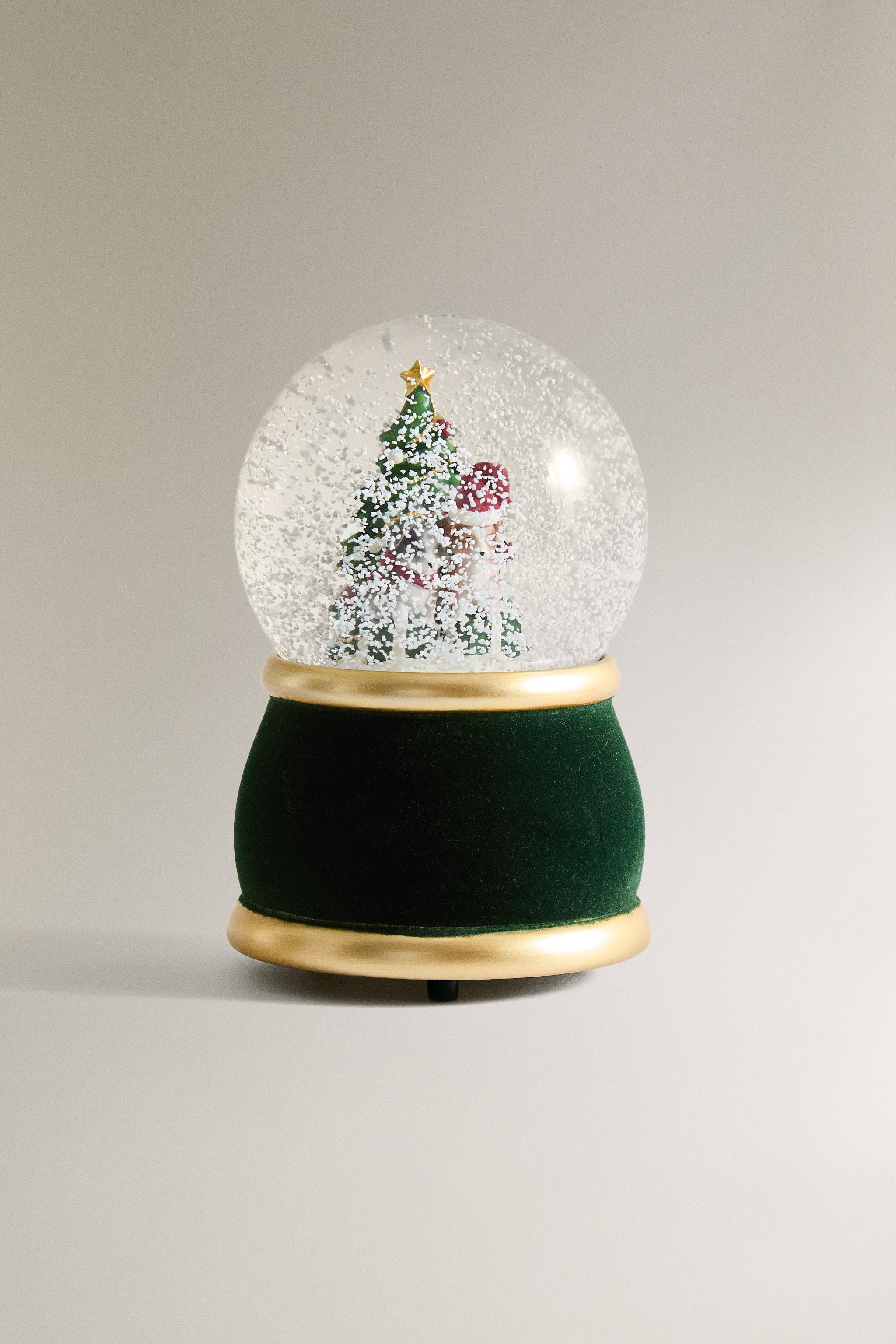CHRISTMAS DOG SNOW GLOBE